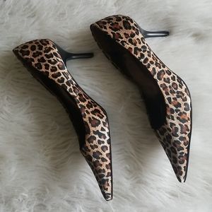 Leopard print pumps